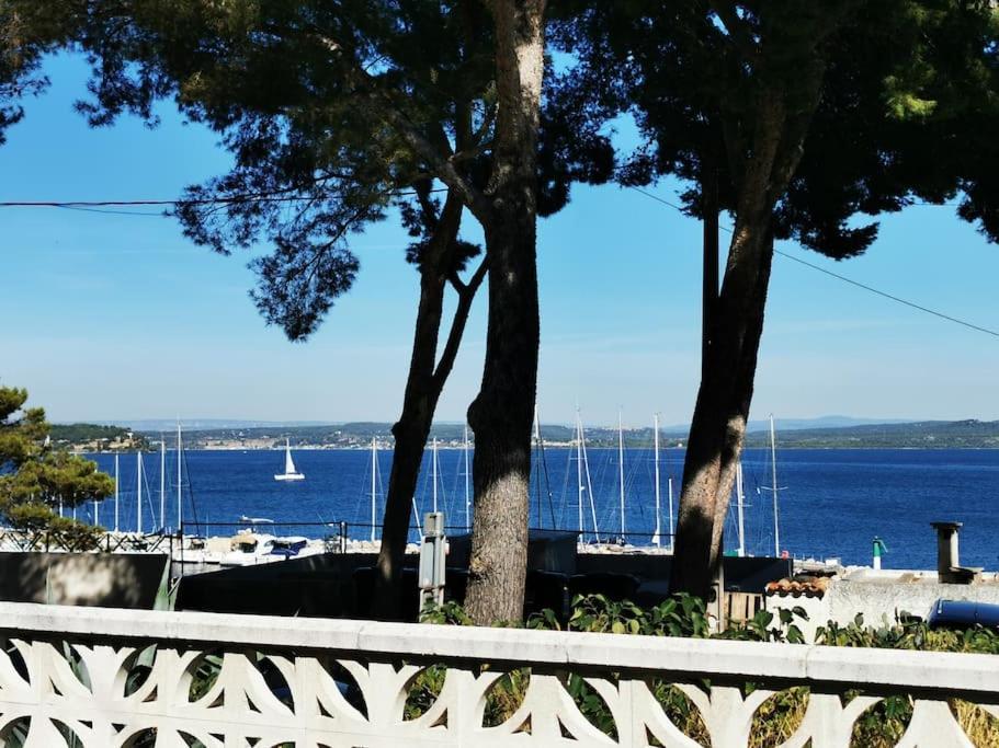 Maison T3 Avec Vue Au Bord De L'Etang Istres Bagian luar foto